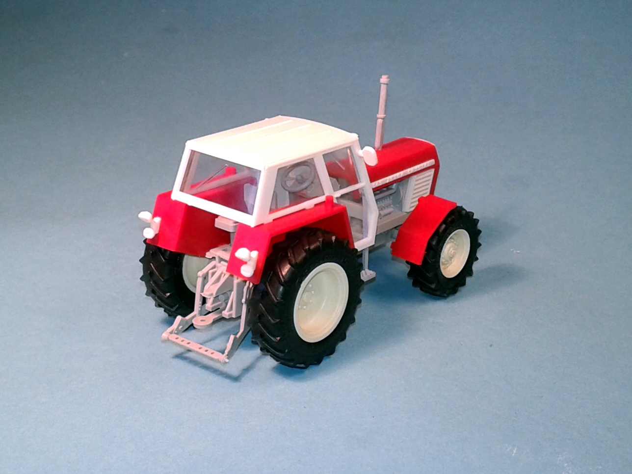1:43 - traktor Zetor Crystal 12045 - červený  II. - hotový model