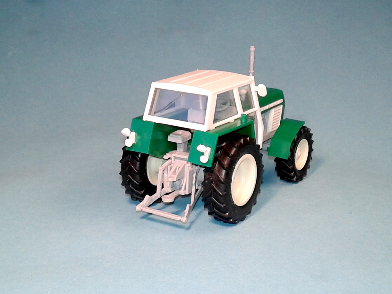 1:43 - traktor Zetor Crystal 12045 - zelený  II. - stavebnice