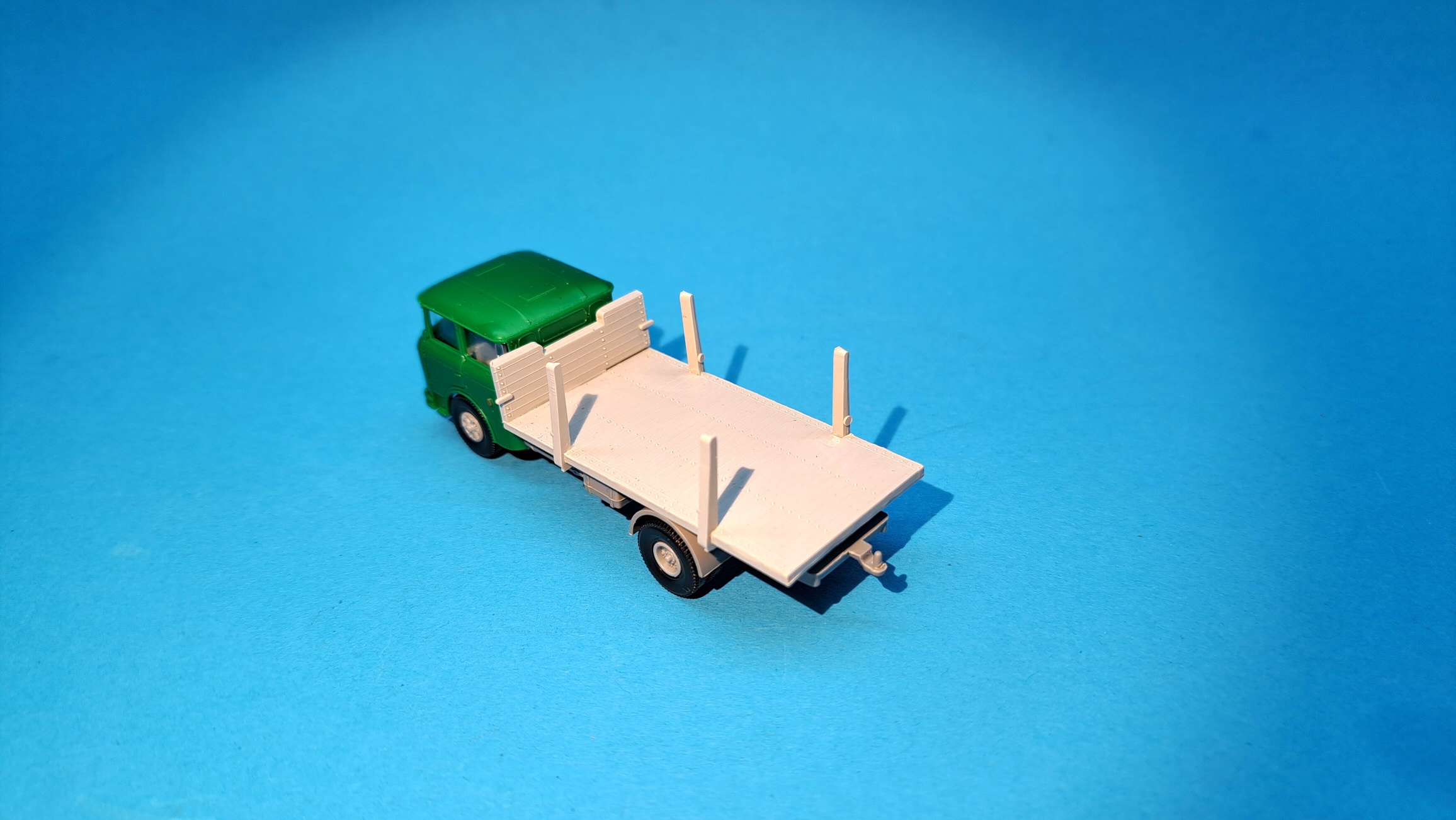 Škoda 706 - přepravník dřeva s nákladem kulatiny - 1:87