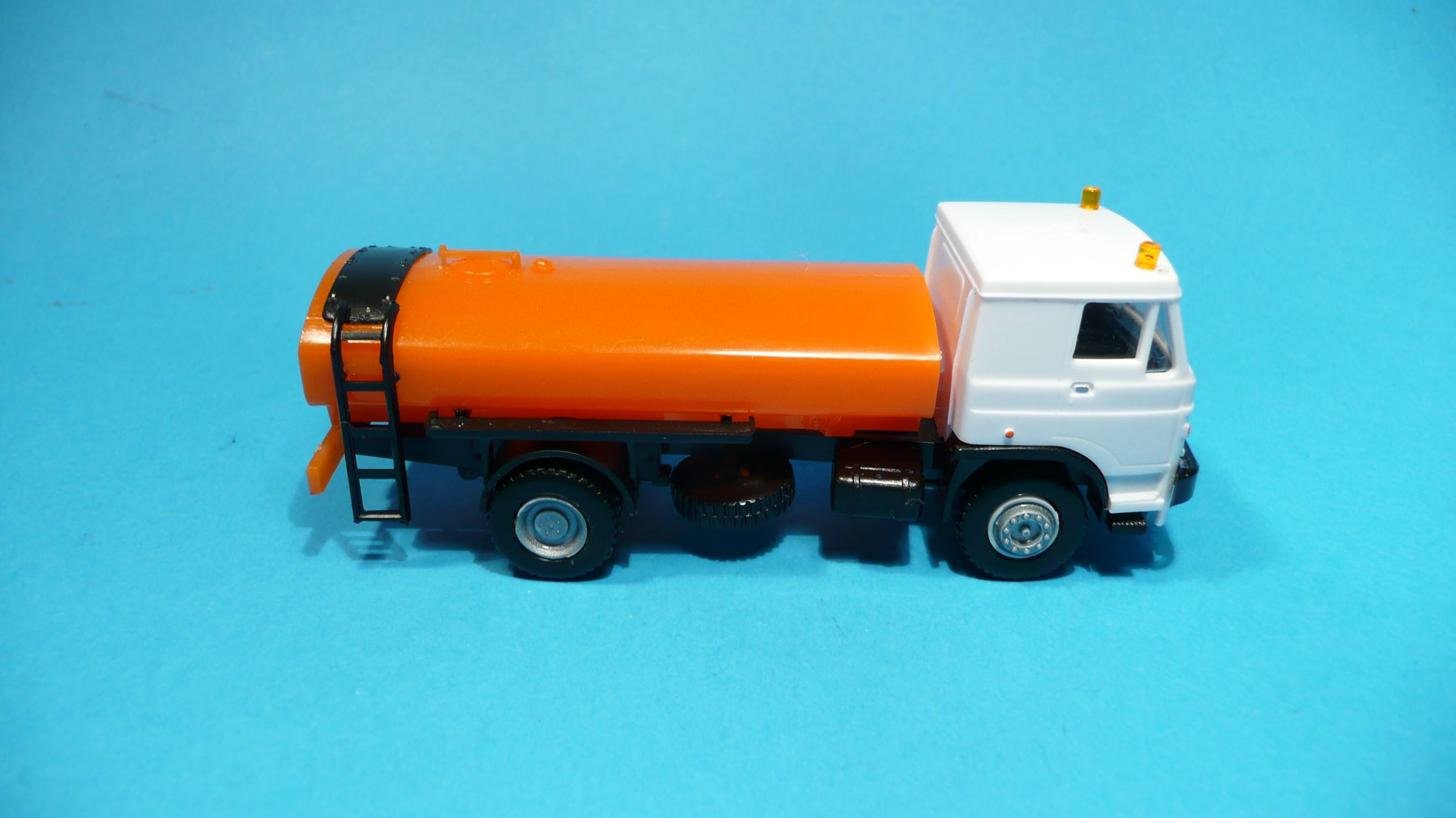 LIAZ cisterna 1:87    