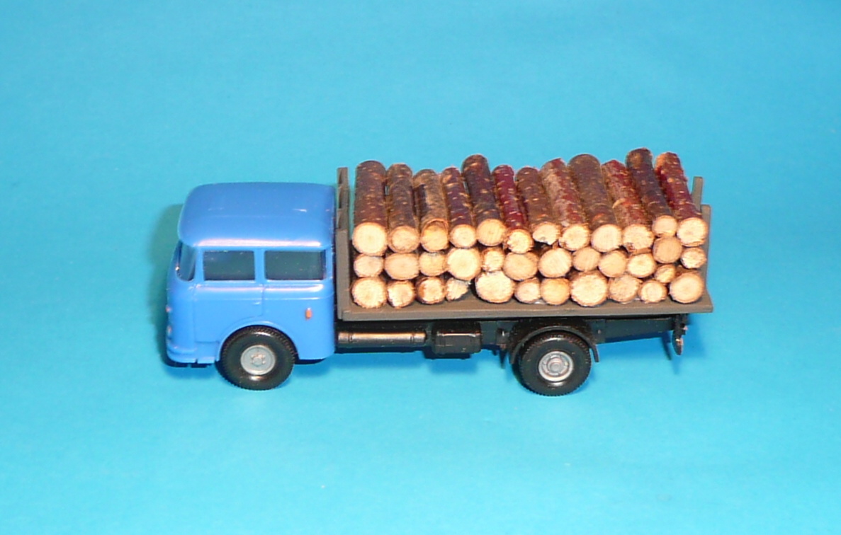 * Škoda 706 - klanicový s nákladem dřeva - 1:87    