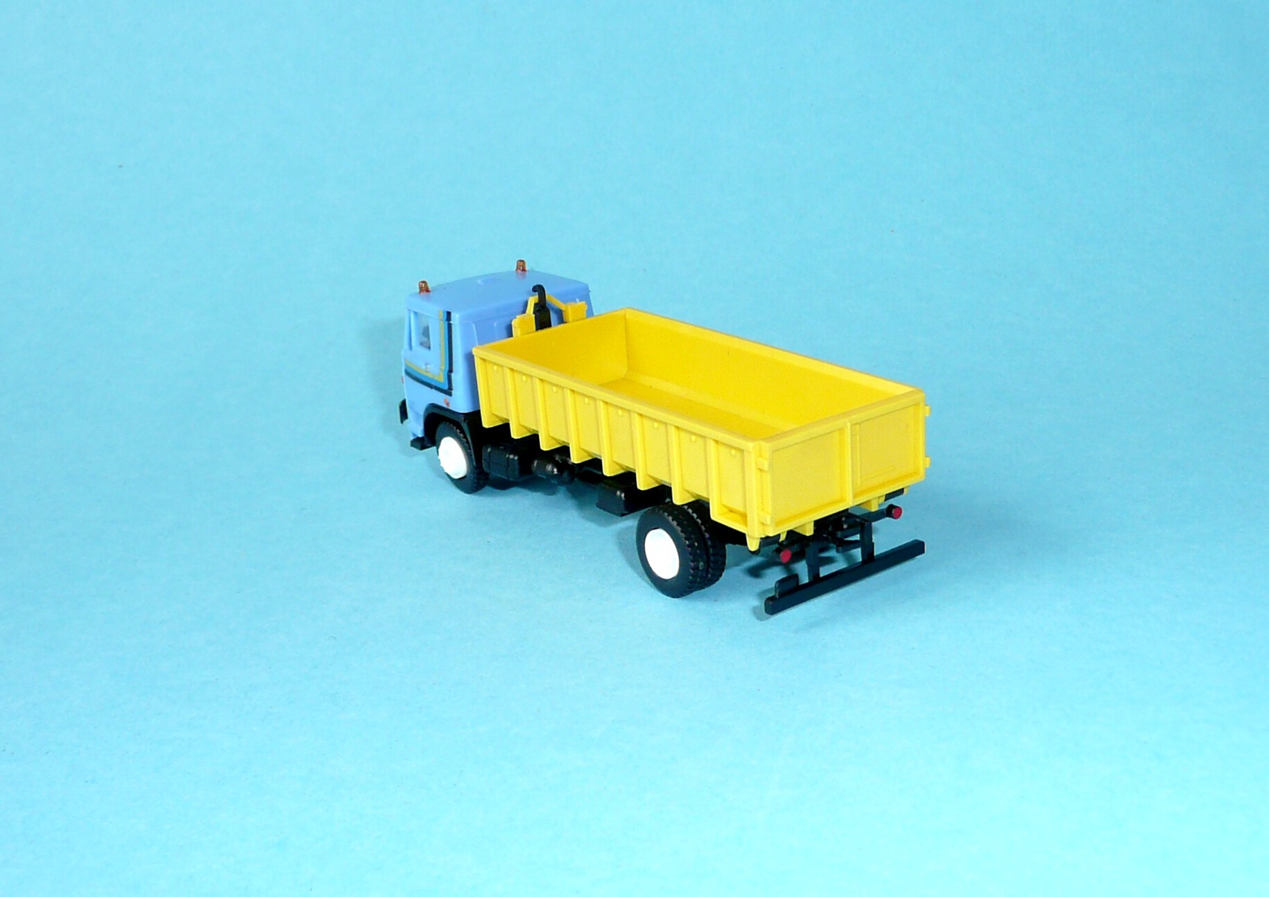 LIAZ - s otevřeným kontejnerem  1:87