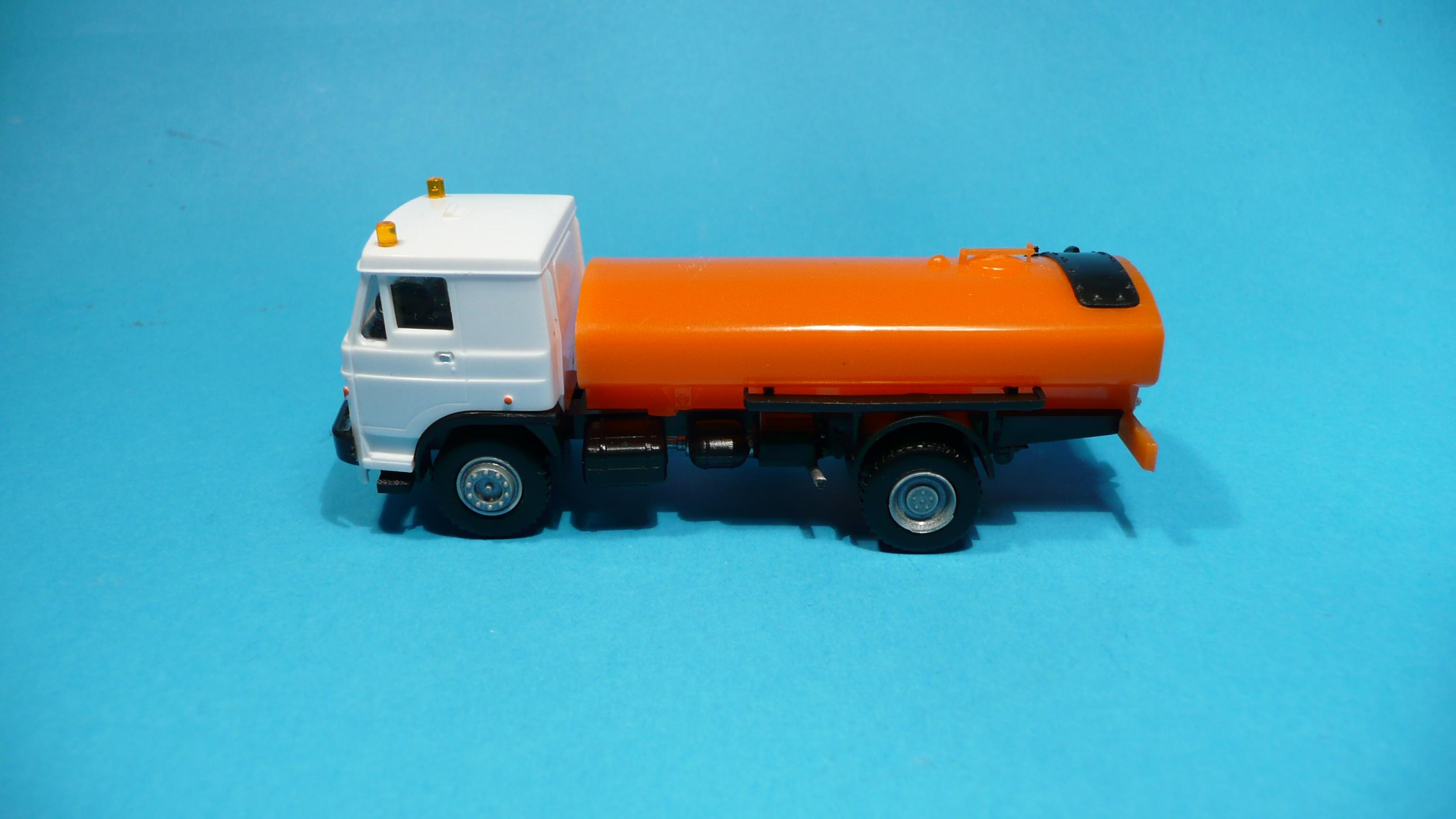 LIAZ cisterna 1:87    
