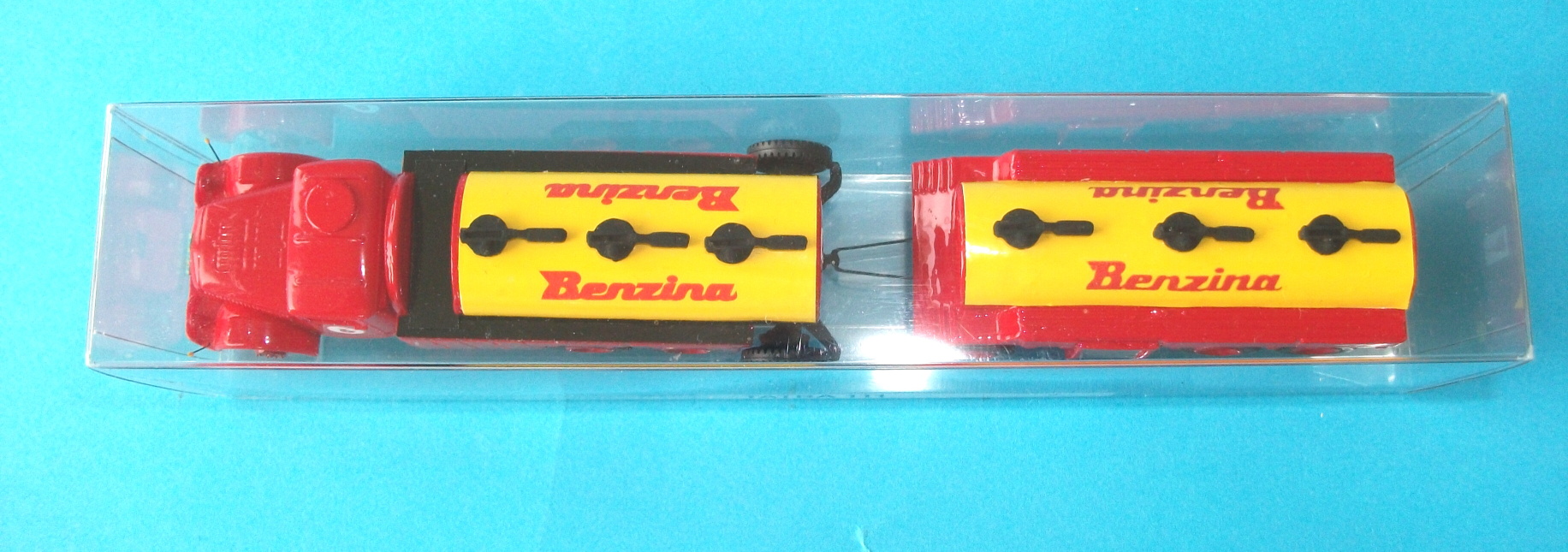 TATRA 111 cisterna BENZINA s přívěsem - 1:87