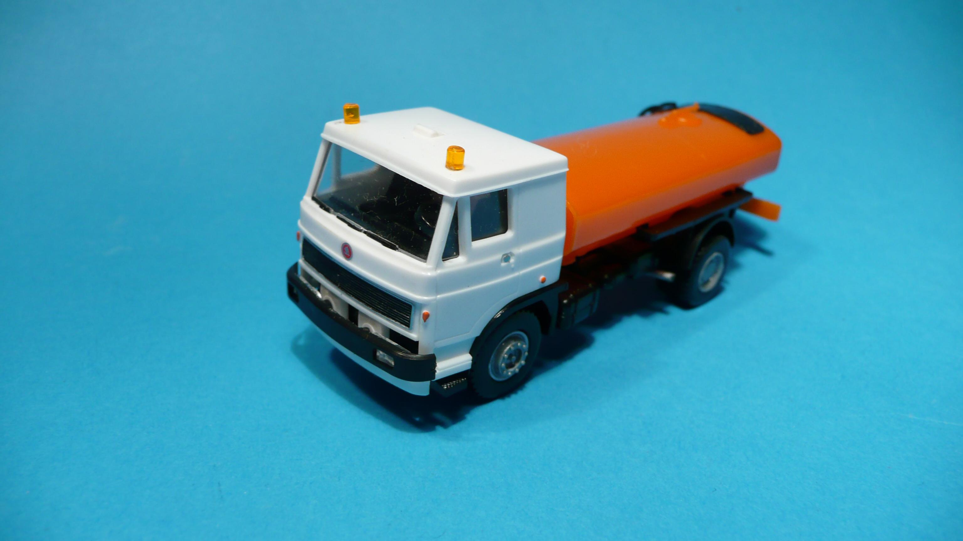 LIAZ cisterna 1:87    