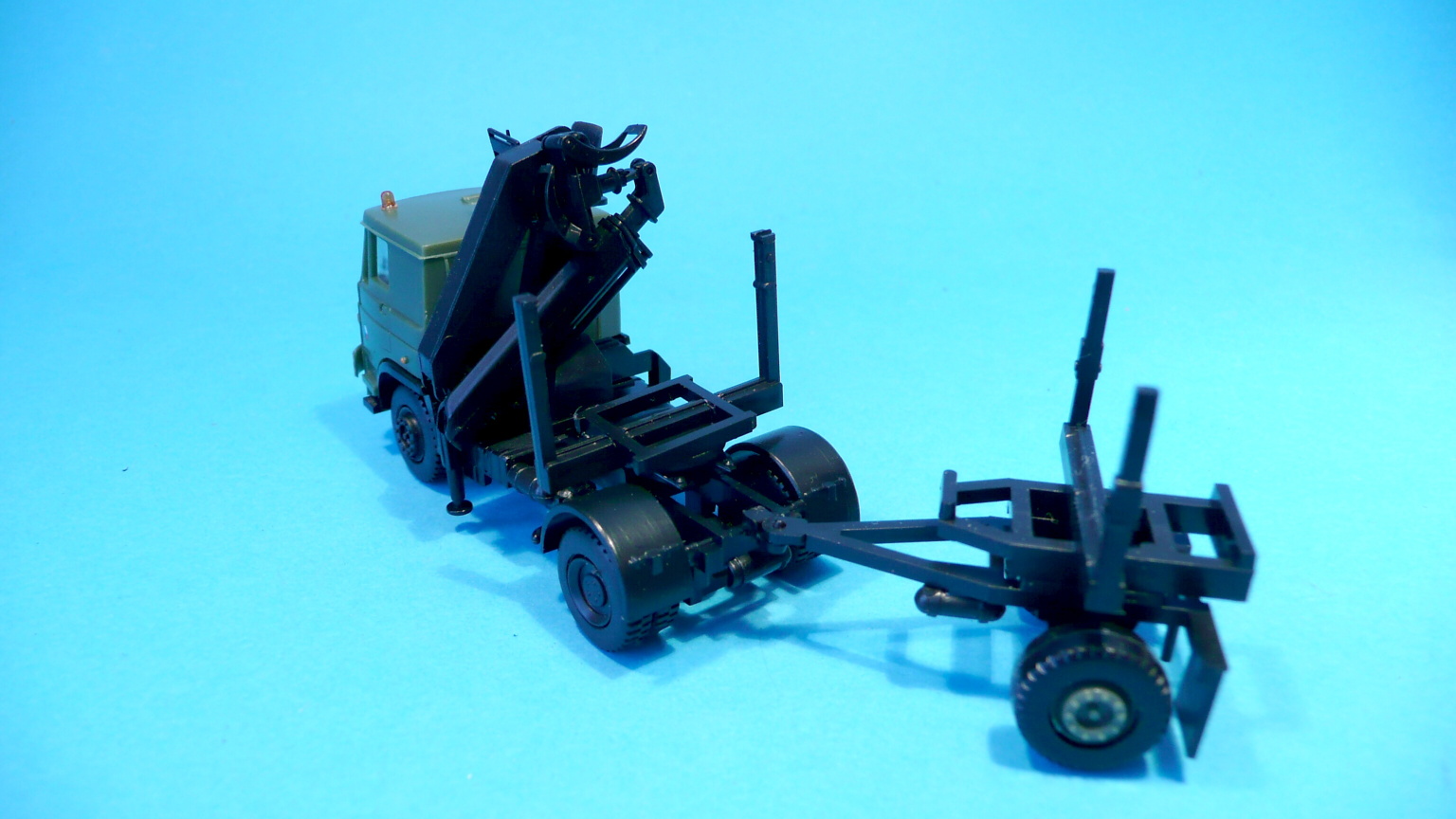 LIAZ ČA s hydr.rukou s kleštinami a přívěsem - 1:87     