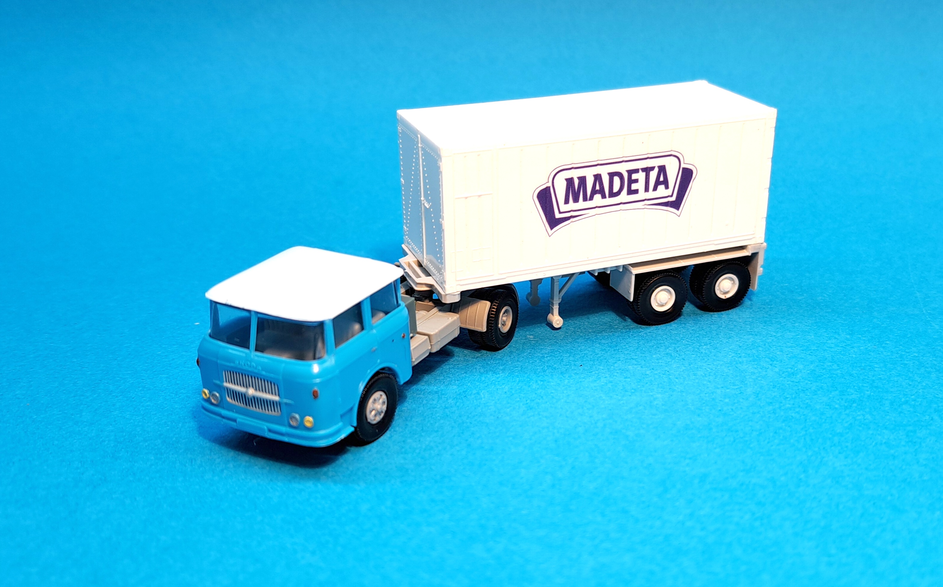* Škoda 706 - mrazírenský návěs MADETA - 1:87    