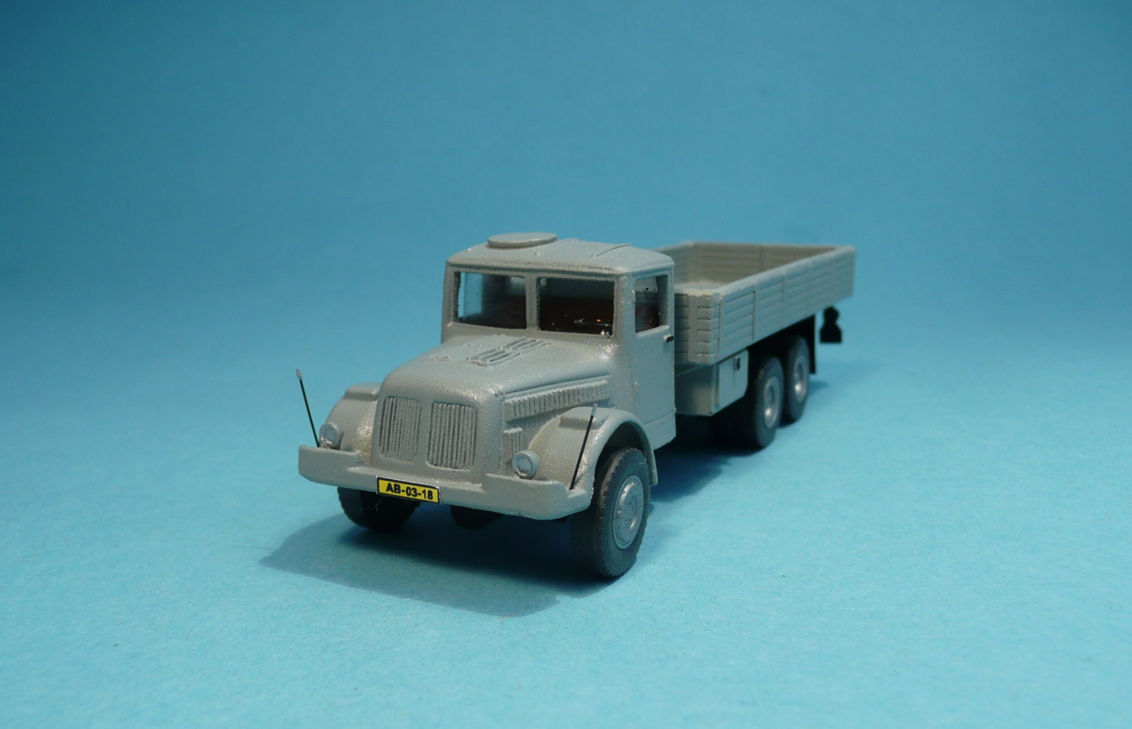 TATRA 111 valník šedý - 1:87