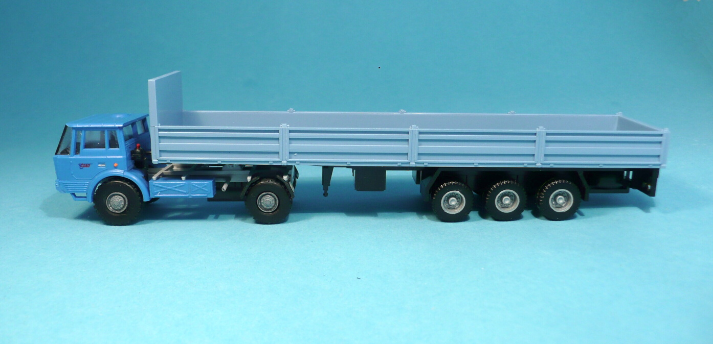 TATRA 813 4x4 TN + návěs dlouhý valník - 1:87 