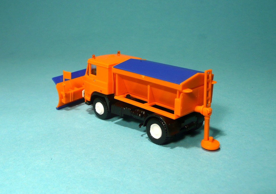 LIAZ - zimní údržba - sypač s pluhem - 1:87    
