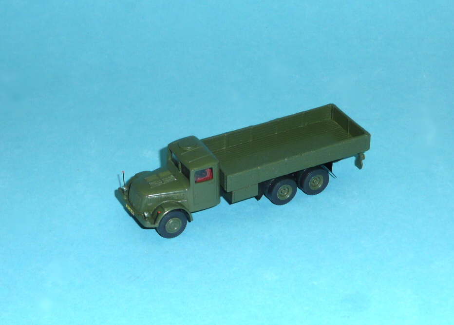TATRA 111 valník zelený - 1:87