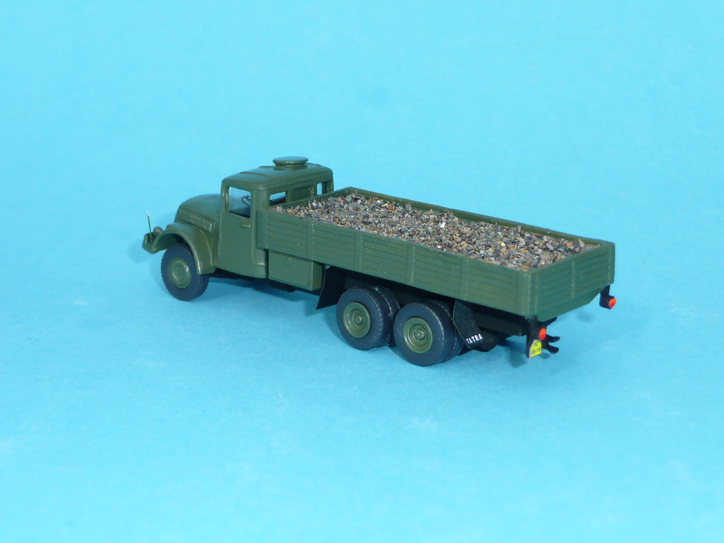 TATRA 111 valník zelený - 1:87 s nákladem kamene