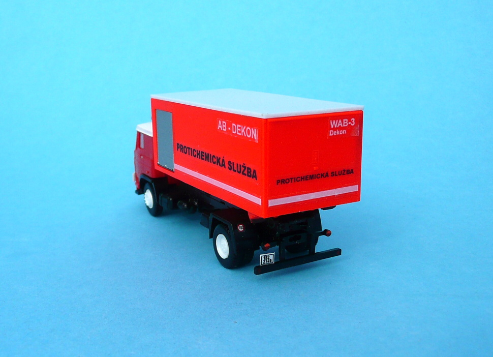LIAZ 18.23 hasiči - protichemická služba - 1:87 