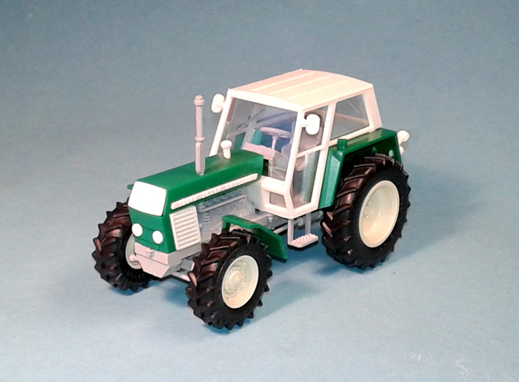 1:43 - traktor Zetor Crystal 12045 - zelený - stavebnice