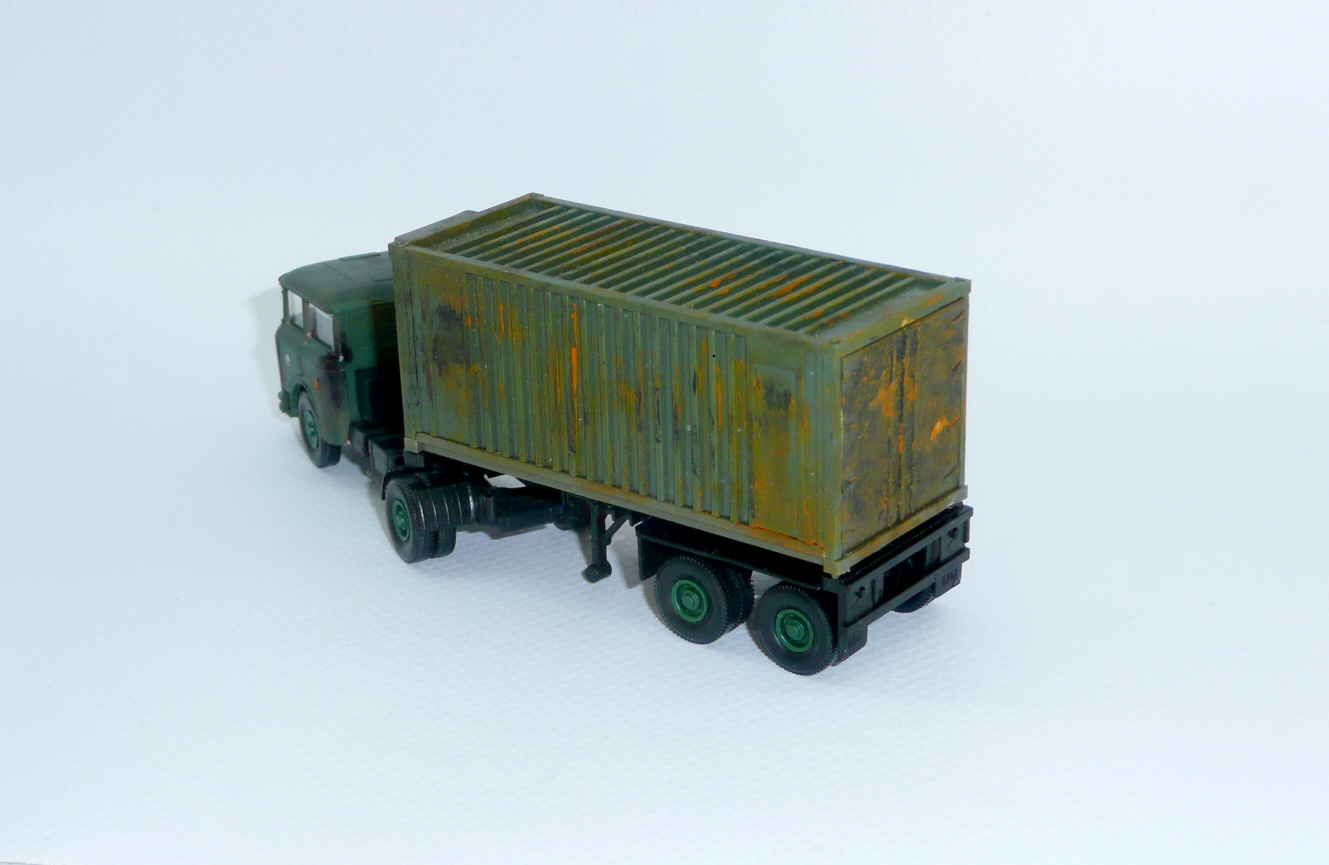 * Škoda 706 - vojenský kontejner - 1:87    