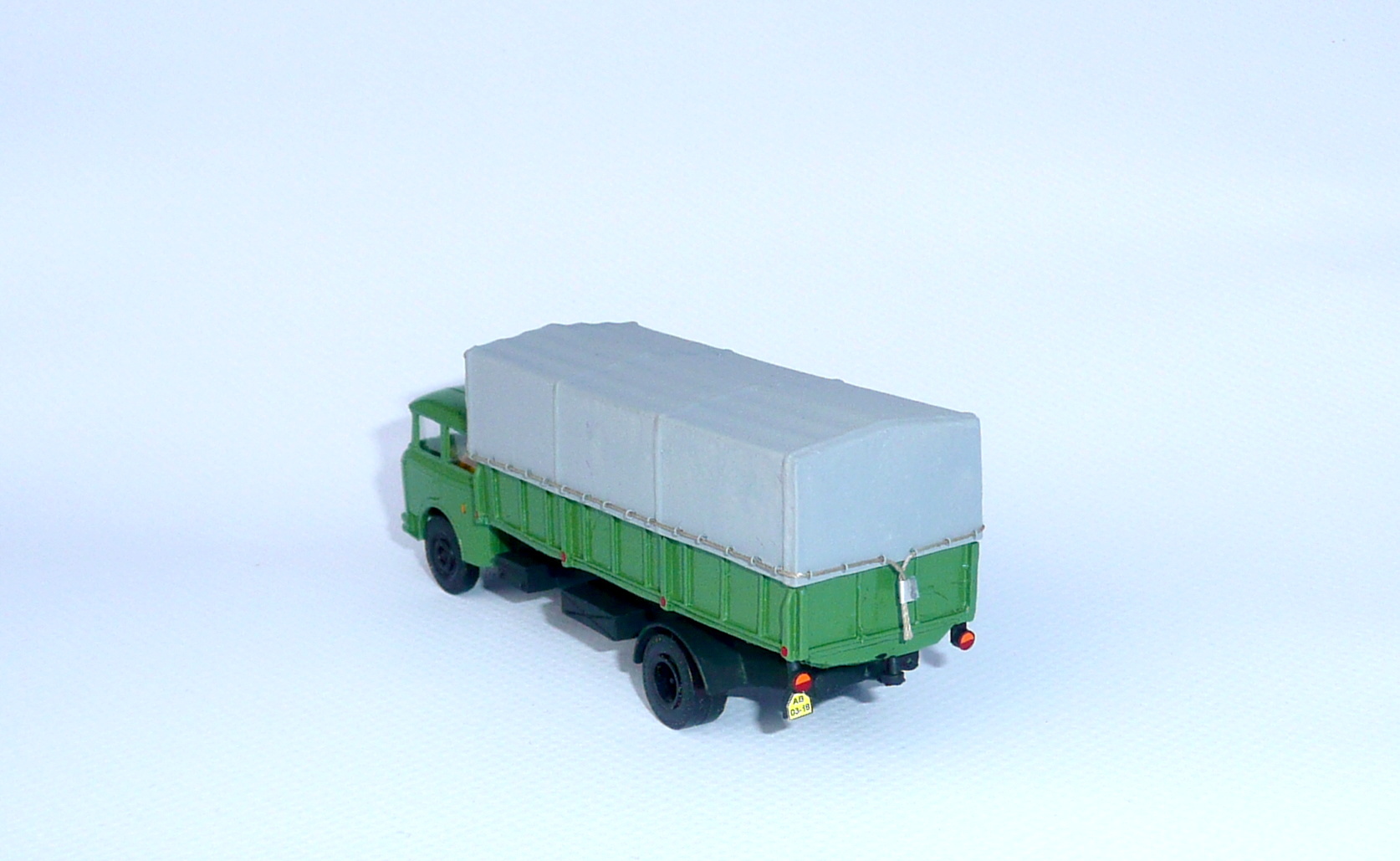 * Škoda 706 dlouhý valník s plachtou - 1:87    