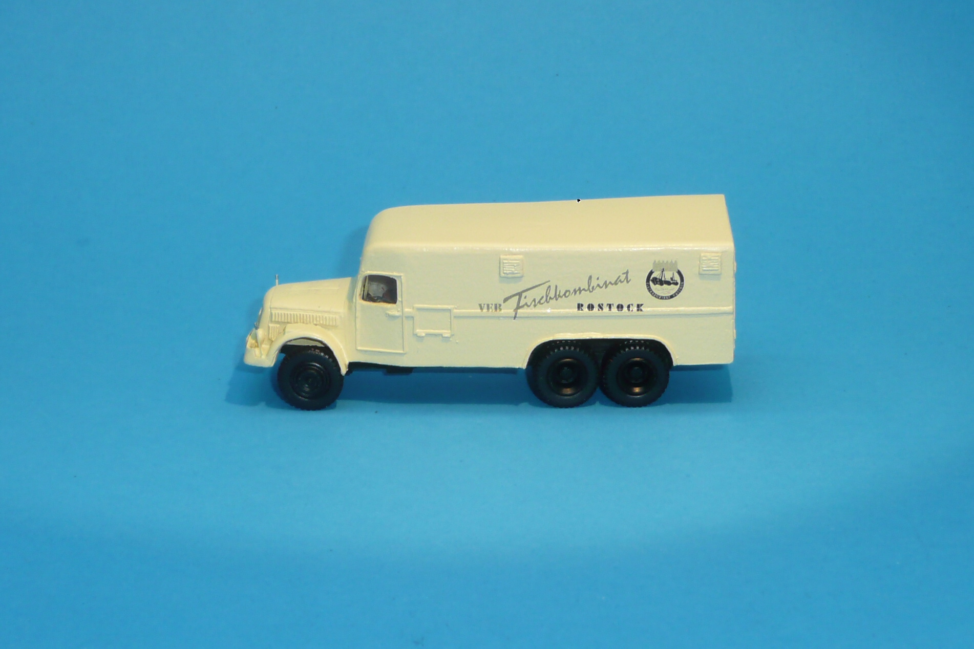 TATRA 111 skříň Fischkombinat Rostock 1:87     