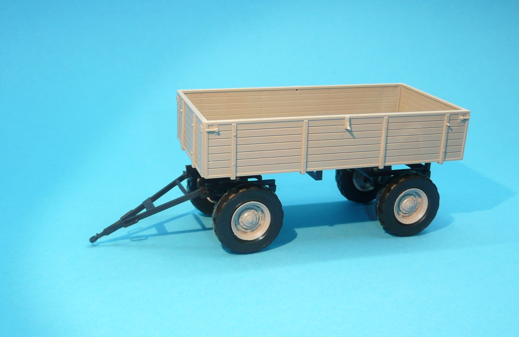 1:43 - valník BSS - P73 k traktoru Zetor Crystal 12045 - stavebnice 