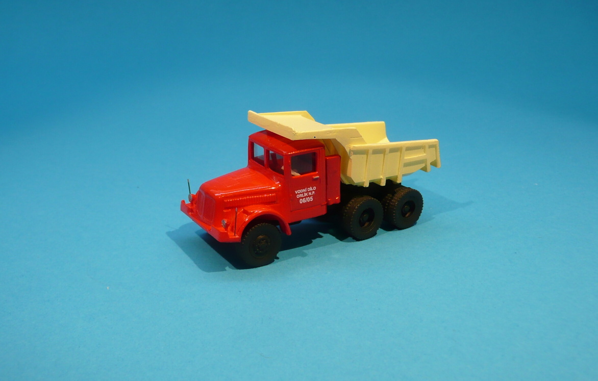 TATRA 147 dumper červený - 1:87