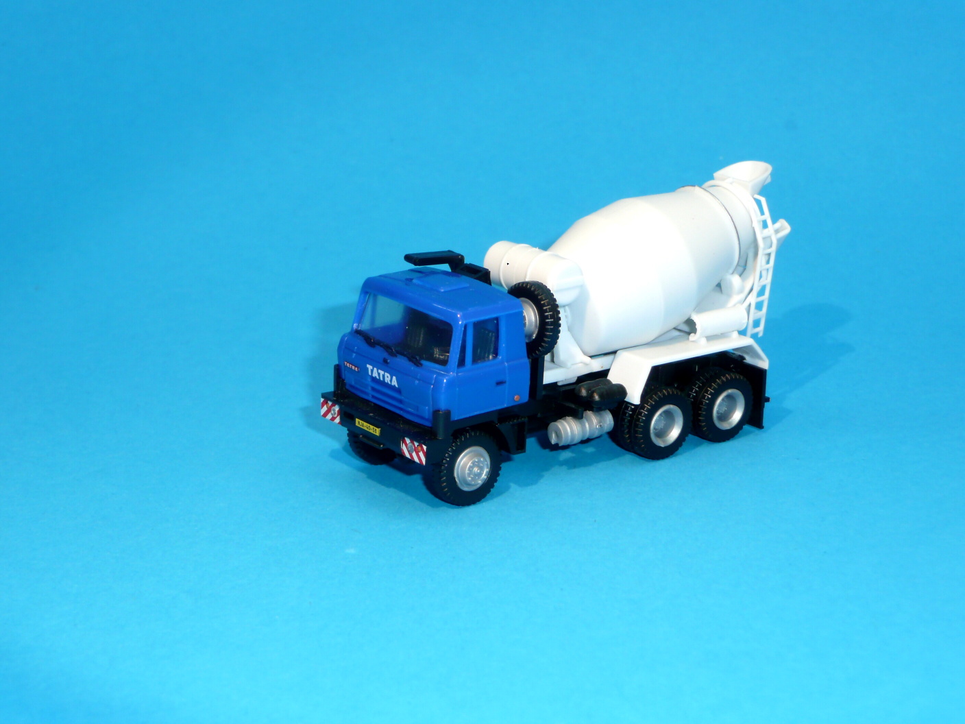 TATRA 815 - domíchávač betonu  - 1:87      