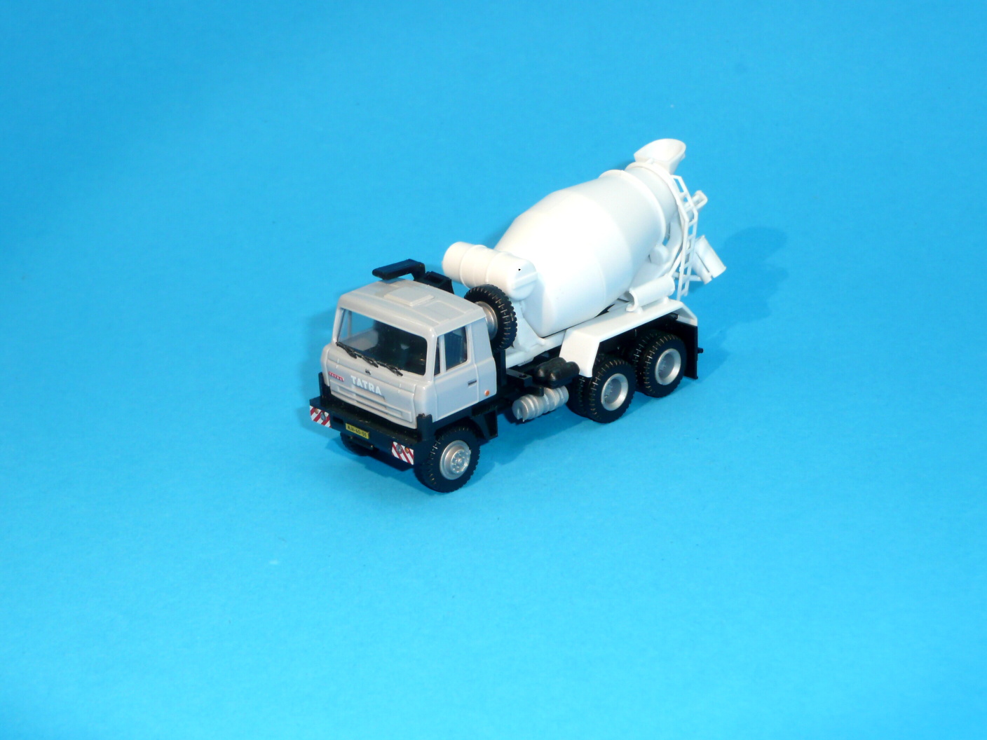 TATRA 815 - domíchávač betonu  - 1:87      