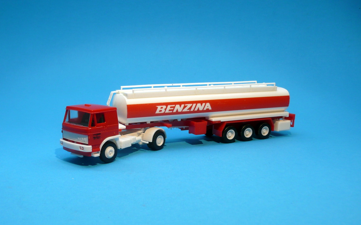 LIAZ - cisterna Benzina - 1:87      