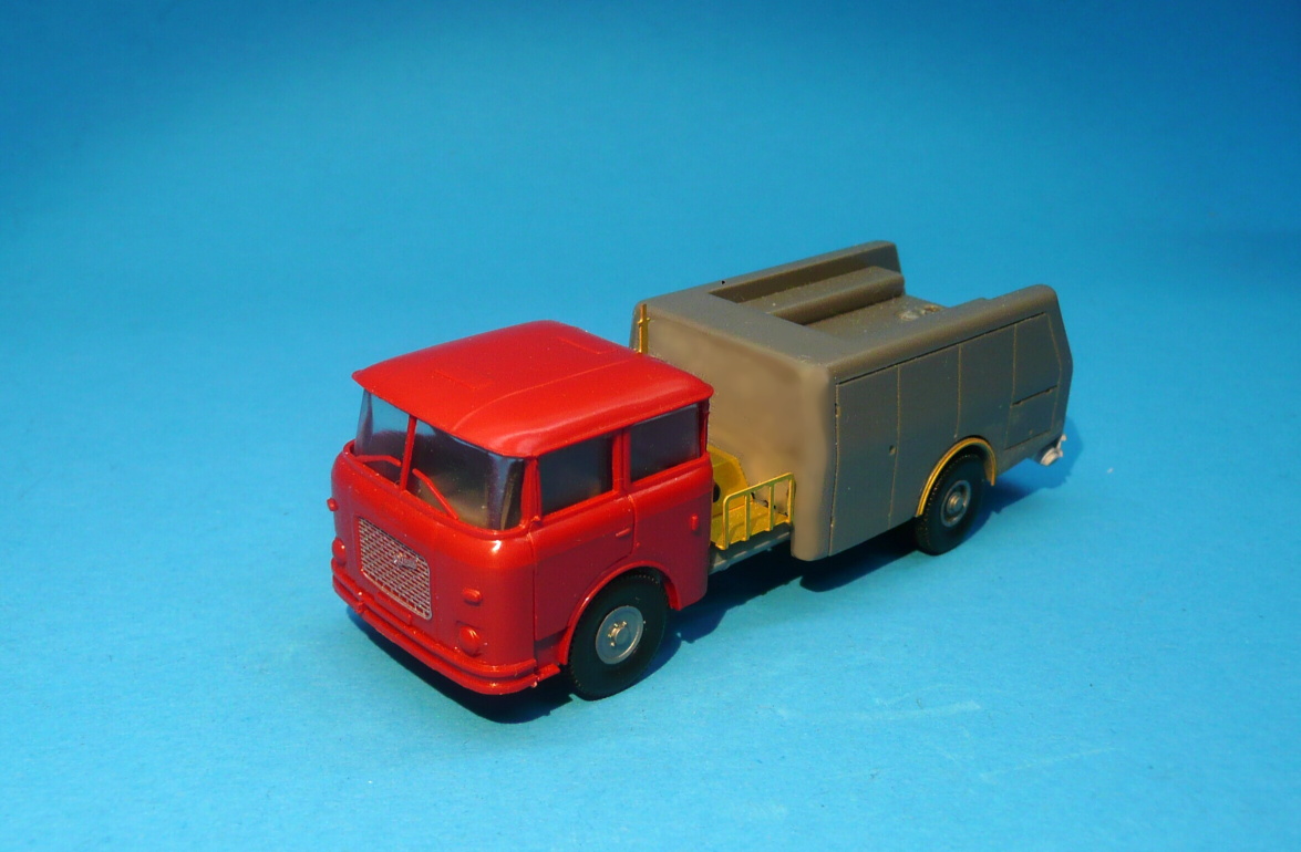 Škoda 706 RTHP - 1:87 - stavebnice