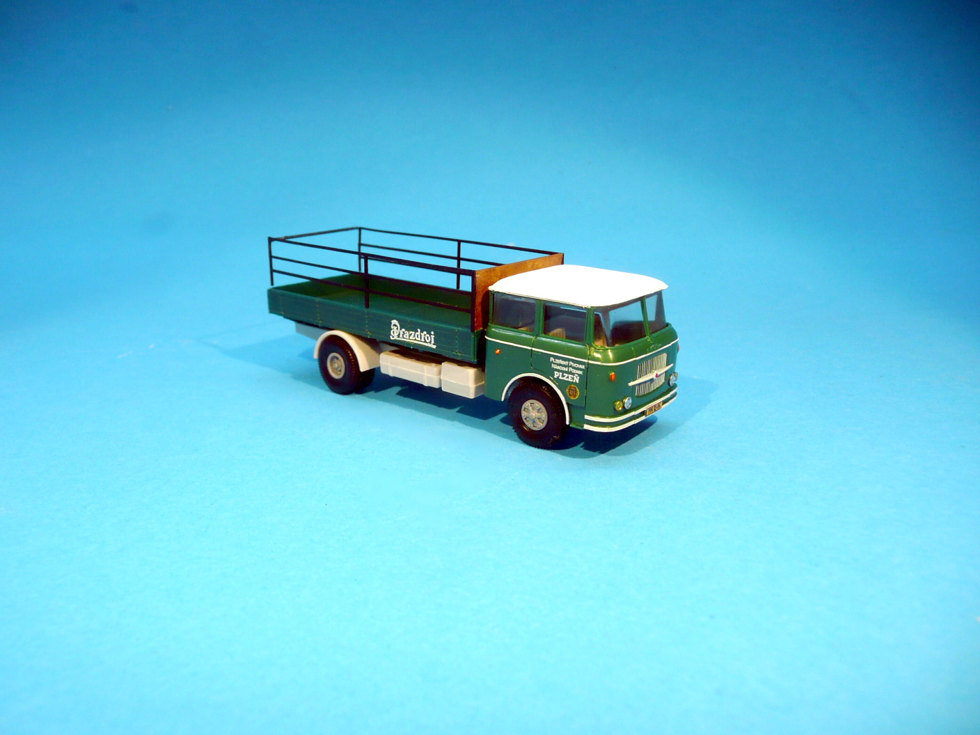 Škoda 706 - valník Prazdroj - TRILEX kola 1:87 