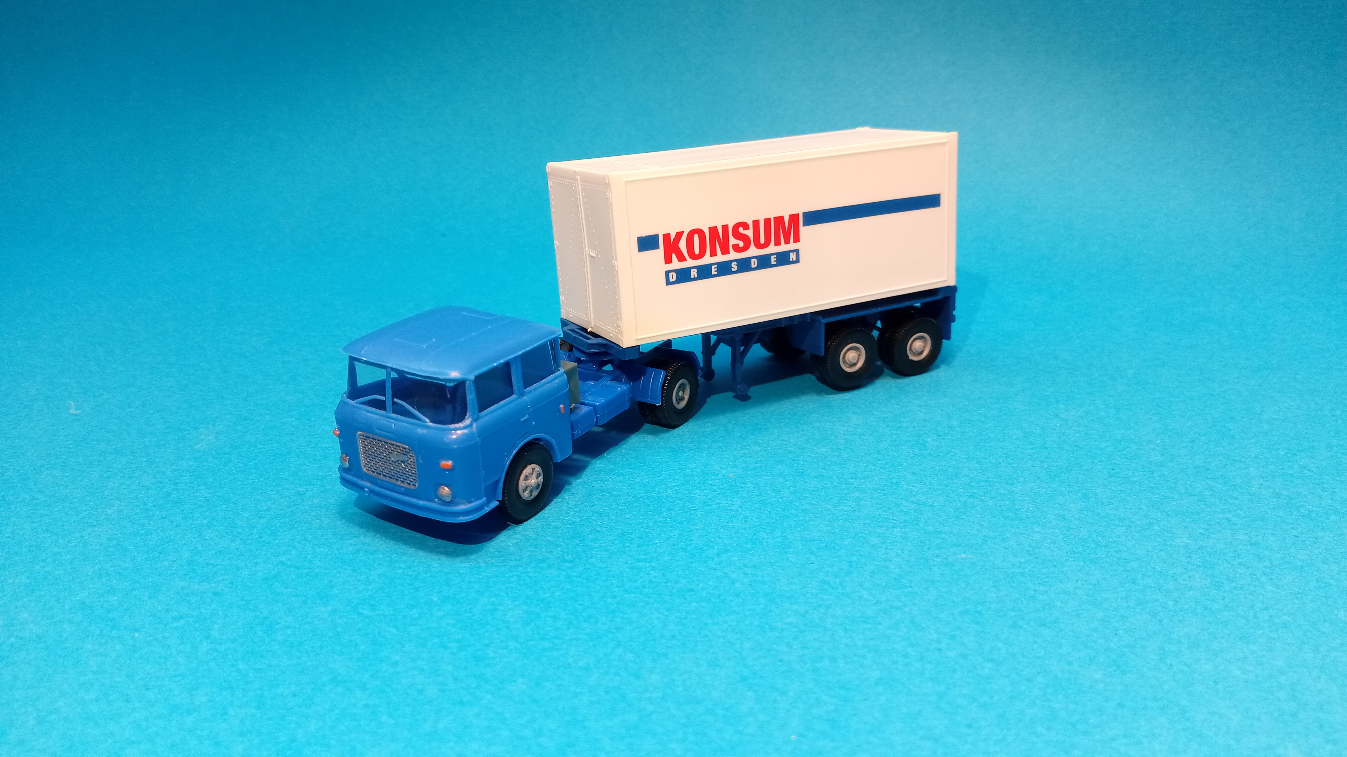 * Škoda 706 -  návěs Konsum Dresden - 1:87    