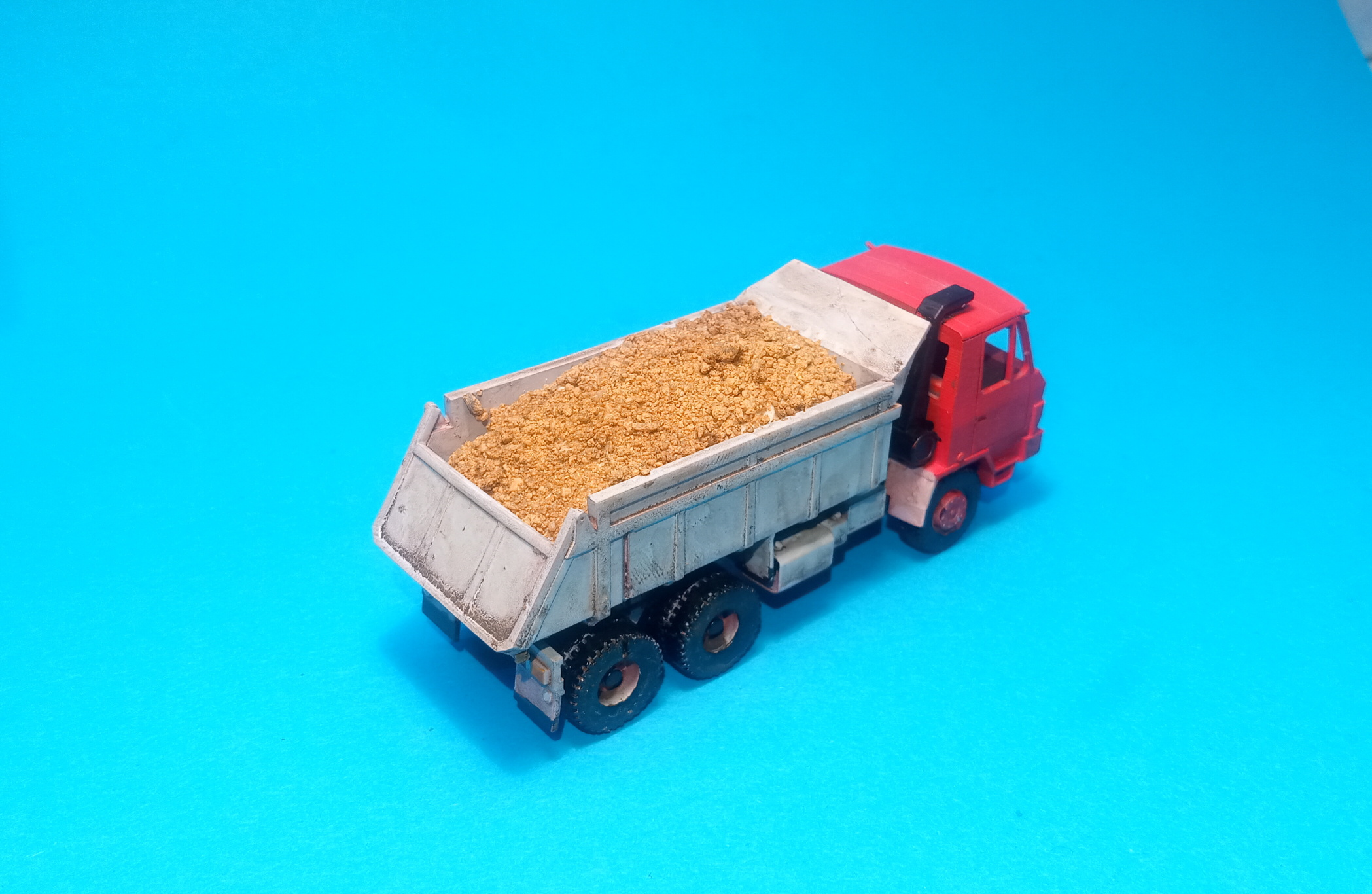 TATRA 815 6x6 Dumper s nákladem - 1:87