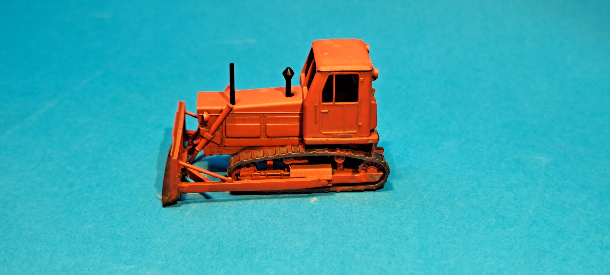 Buldozer T-4A - 1:87    