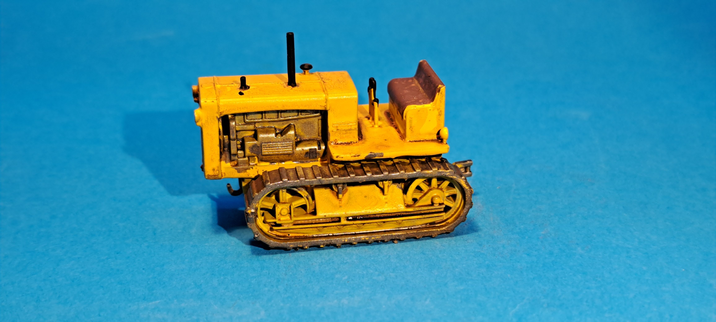 pásový traktor Stalinec 65 - 1:87    