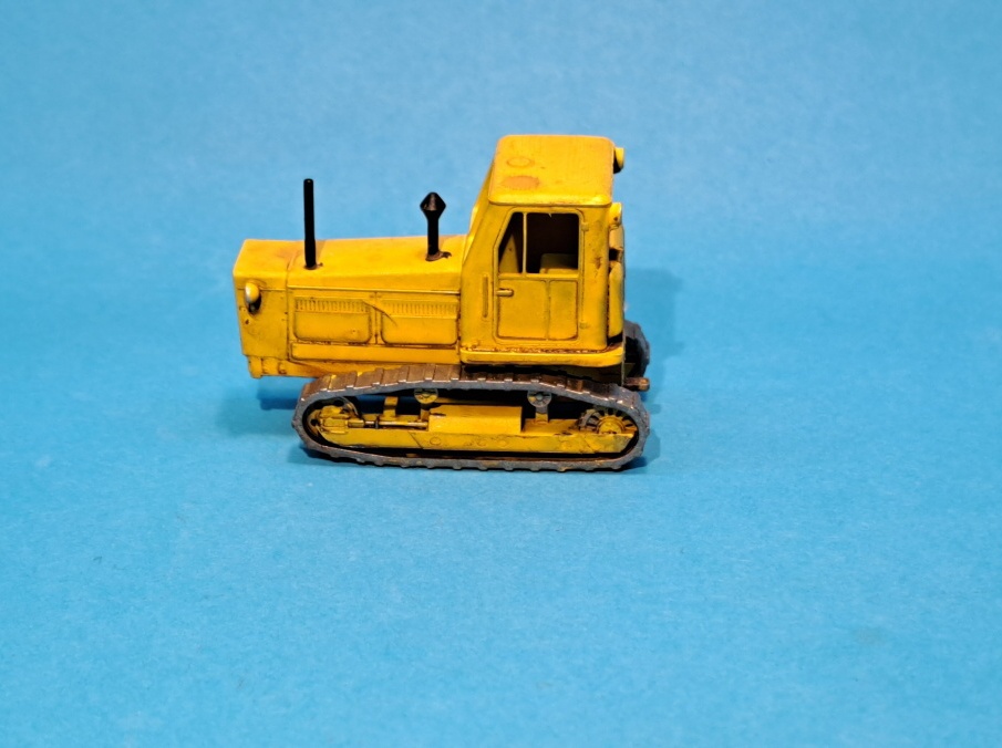 pásový traktor T-4A - 1:87    