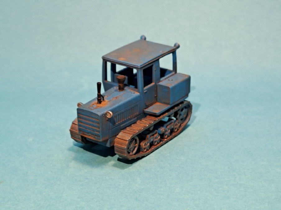 pásový traktor DT-75K - 1:87    