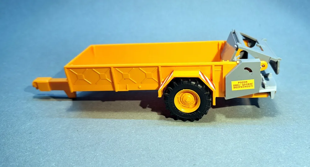 1:43 - rozmetadlo RUR-5 k traktoru Zetor Crystal 12045 - hotový model - oranžová