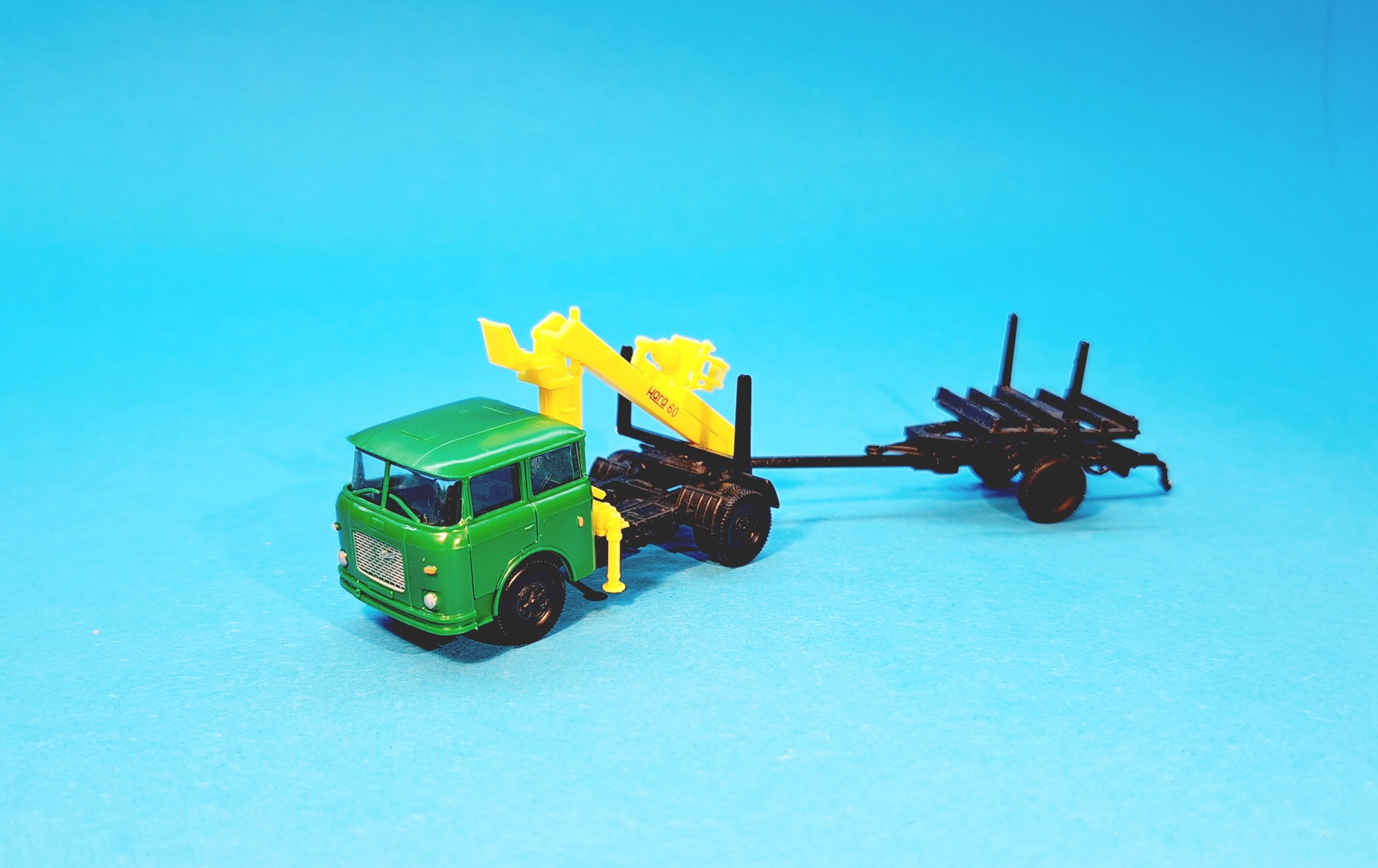 ŠKODA 706 tahač s HR Hara 60 + návěs pro odvoz dřeva 1:87