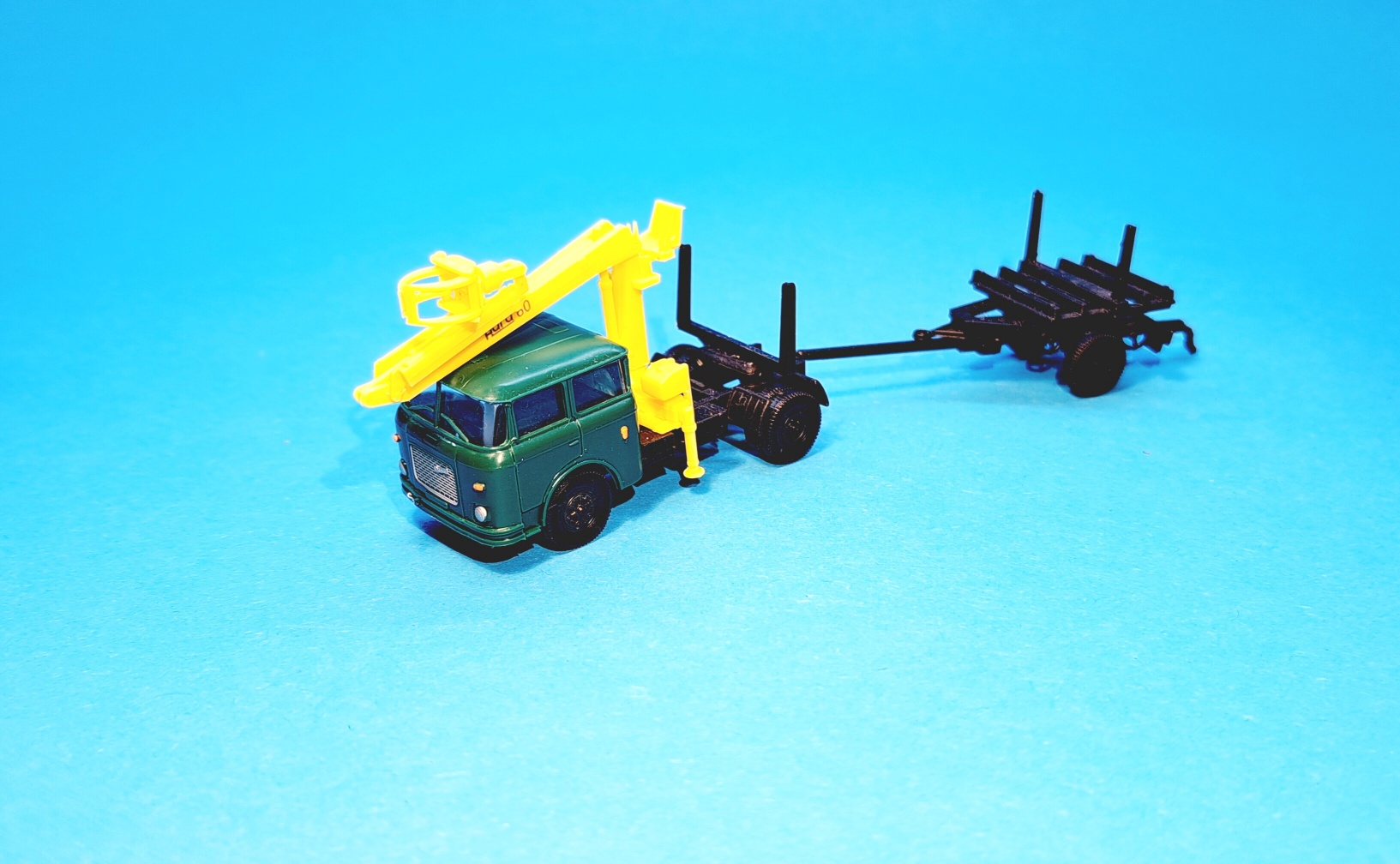 ŠKODA 706 tahač s HR Hara 60 + návěs pro odvoz dřeva 1:87