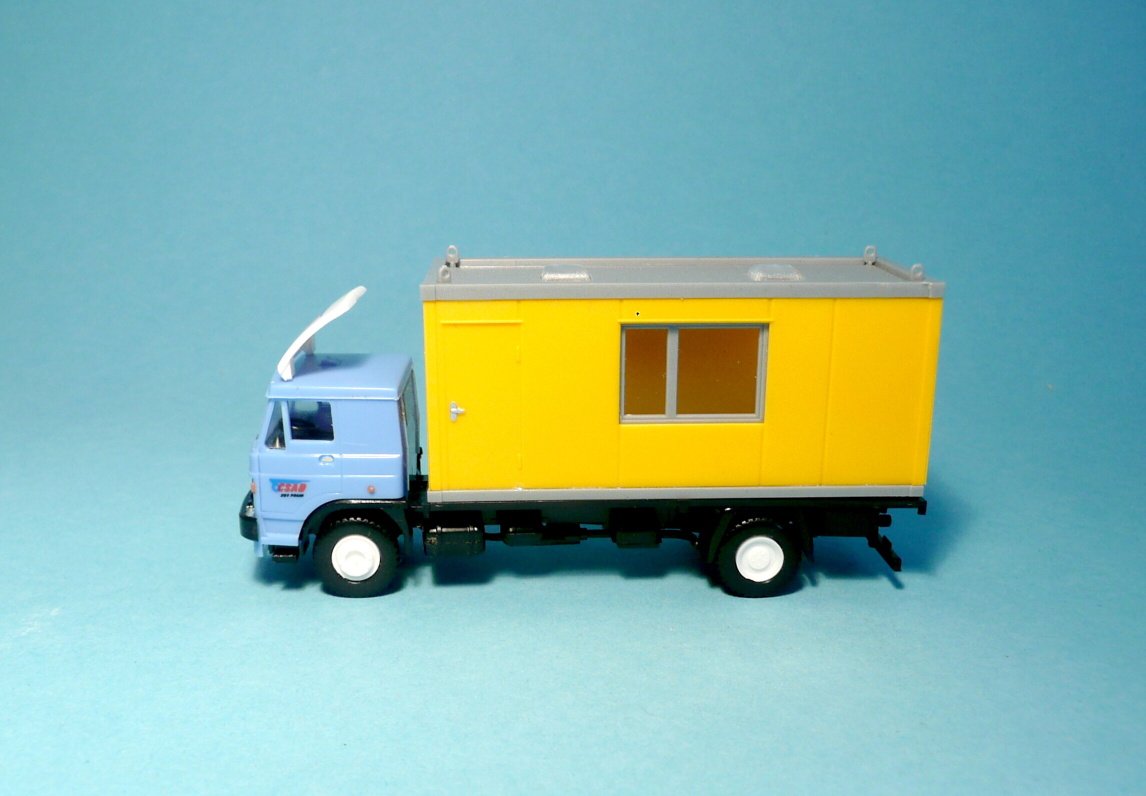 LIAZ s obytnou buňkou - 1:87
