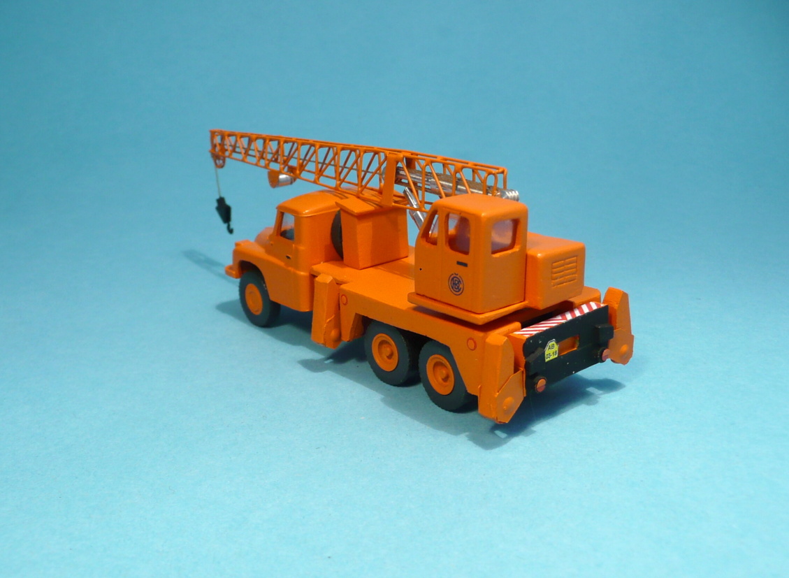 TATRA 138 jeřáb HSC-5 krátké rameno - 1:87