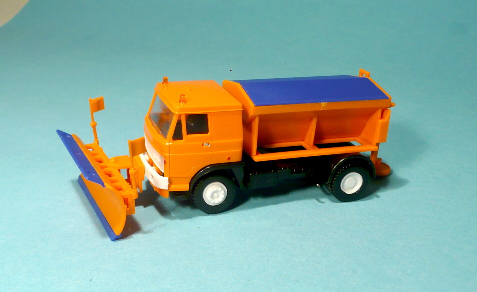 LIAZ - zimní údržba - sypač s pluhem - 1:87    
