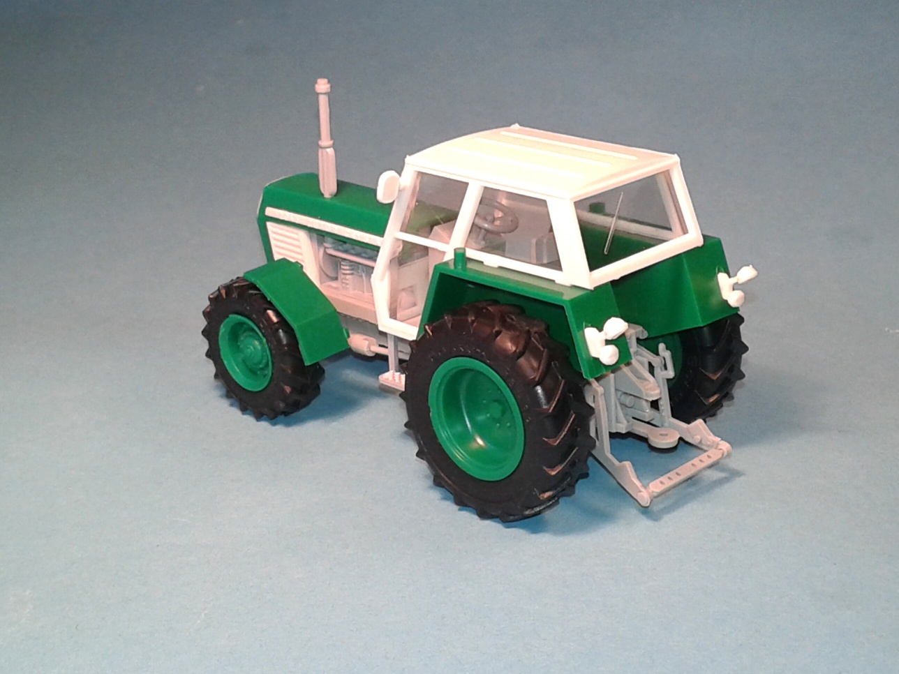 1:43 - traktor Zetor Crystal 12045 - zelený  II. - hotový model
