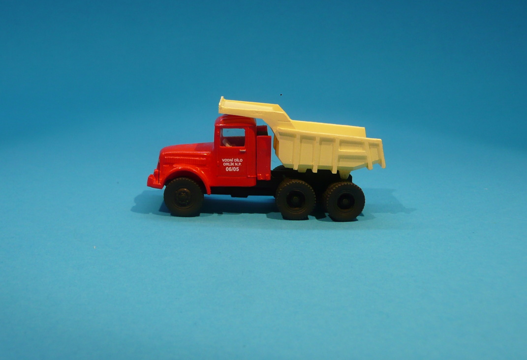 TATRA 147 dumper červený - 1:87
