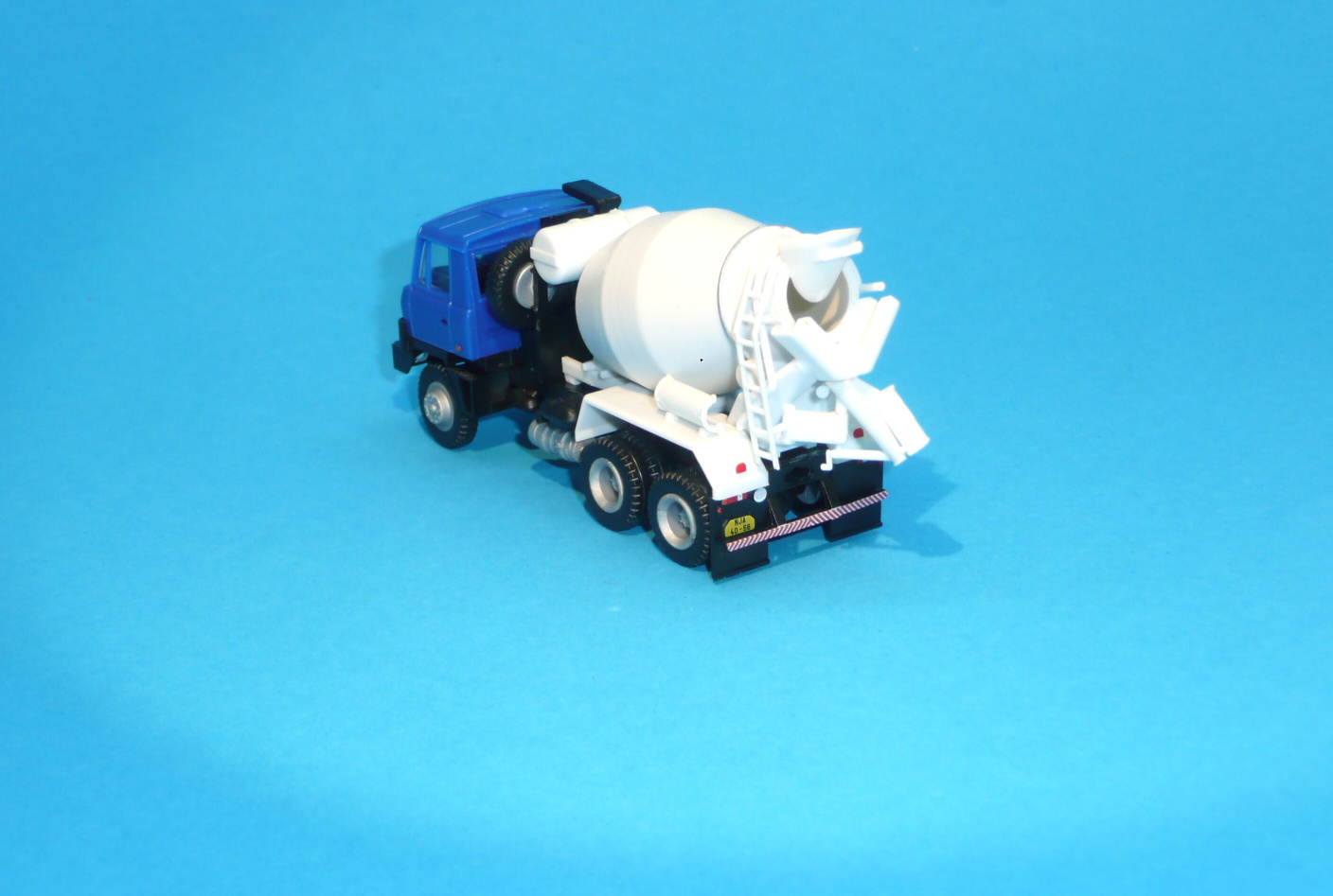 TATRA 815 - domíchávač betonu  - 1:87      