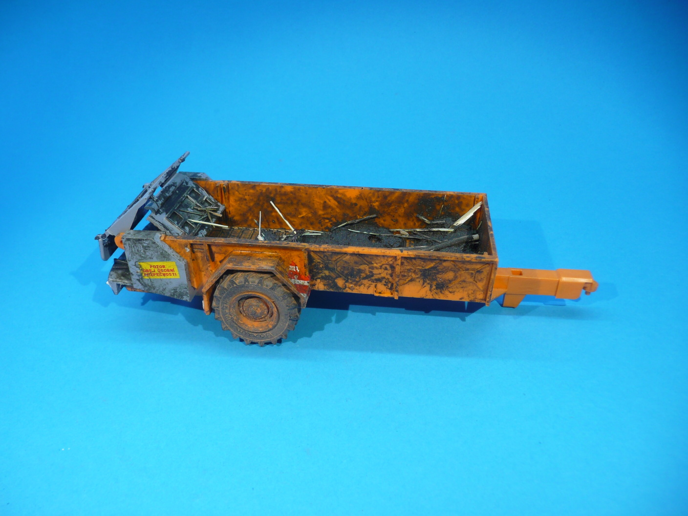 1:43 - rozmetadlo RUR-5 k traktoru Zetor Crystal 12045 -oranžová