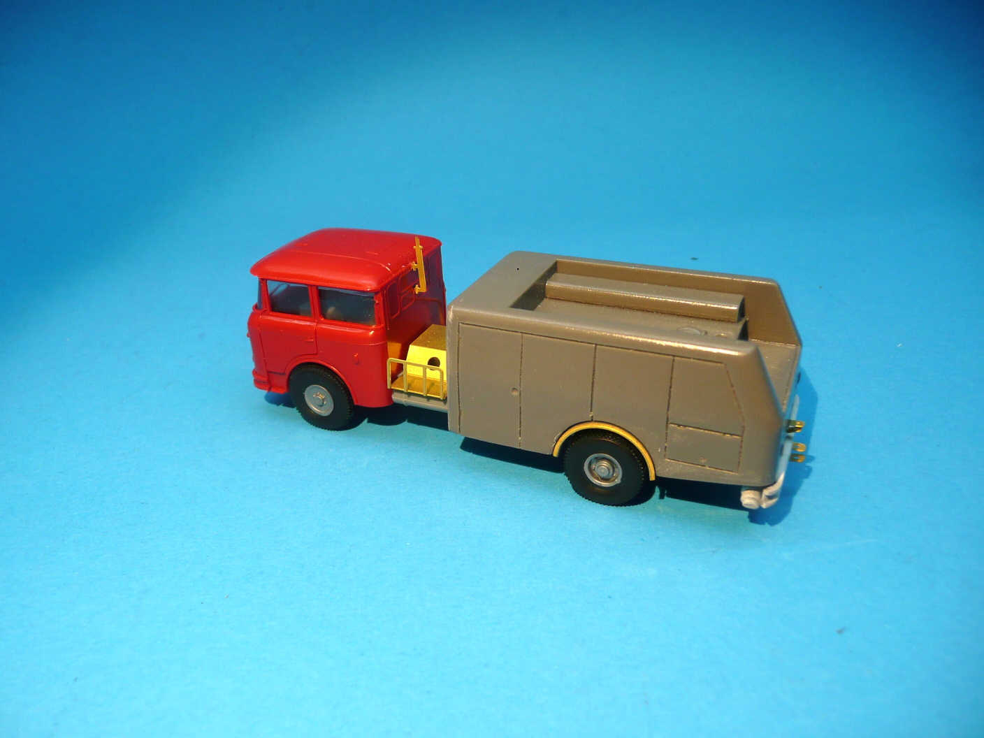 Škoda 706 RTHP - 1:87 - stavebnice