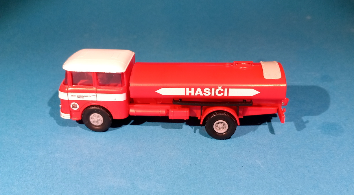 Škoda 706 - stará maska - SDH hasiči - cisterna - TRILEX kola 1:87 