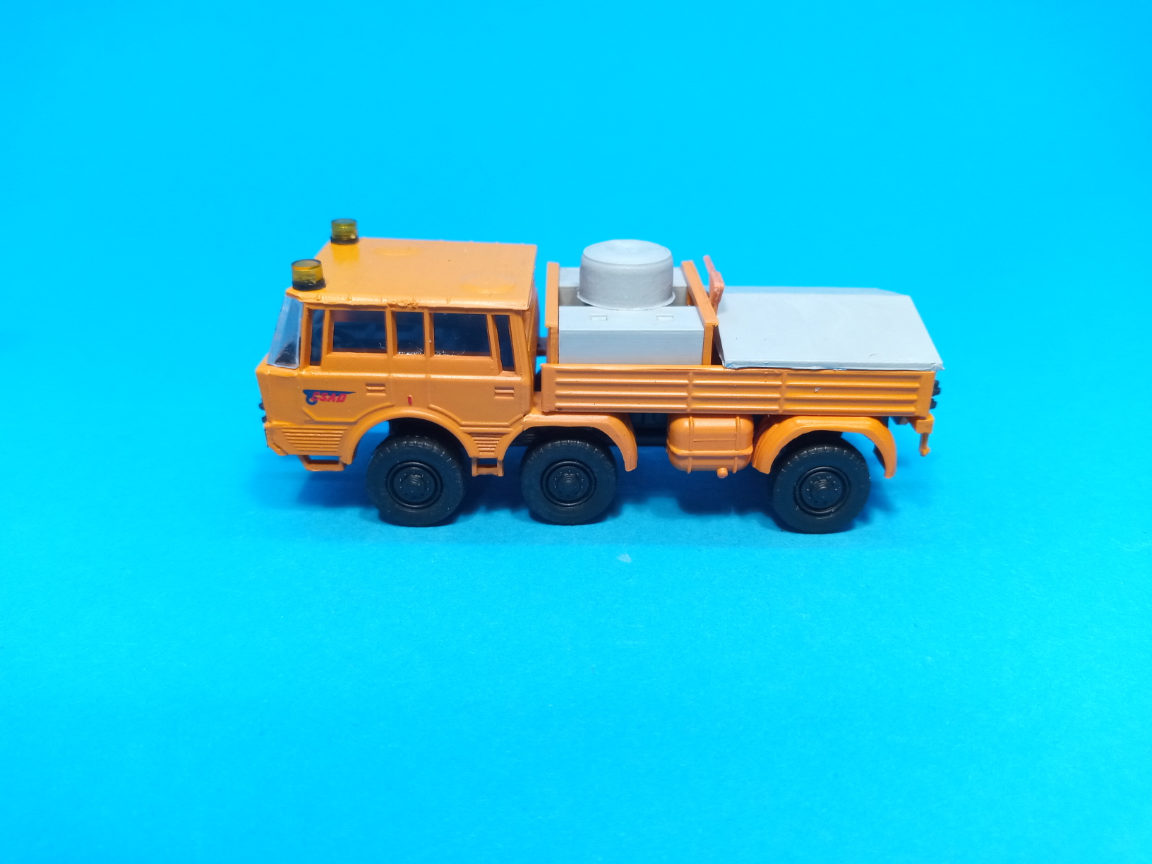 TATRA 813 6x6 TP  s plachtou - 1:87 