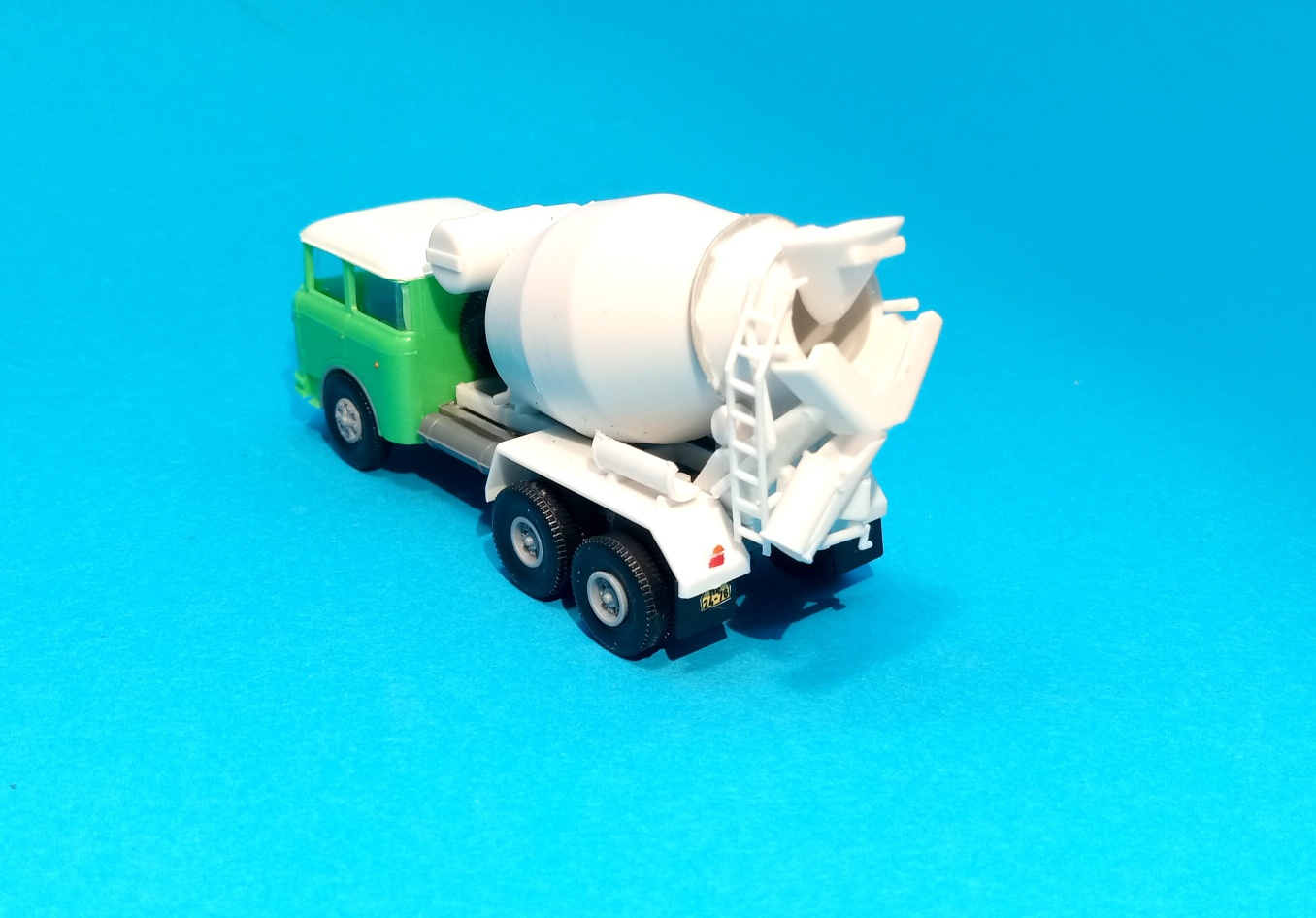 Škoda 706 - 6x6 Betonmix - 1:87    