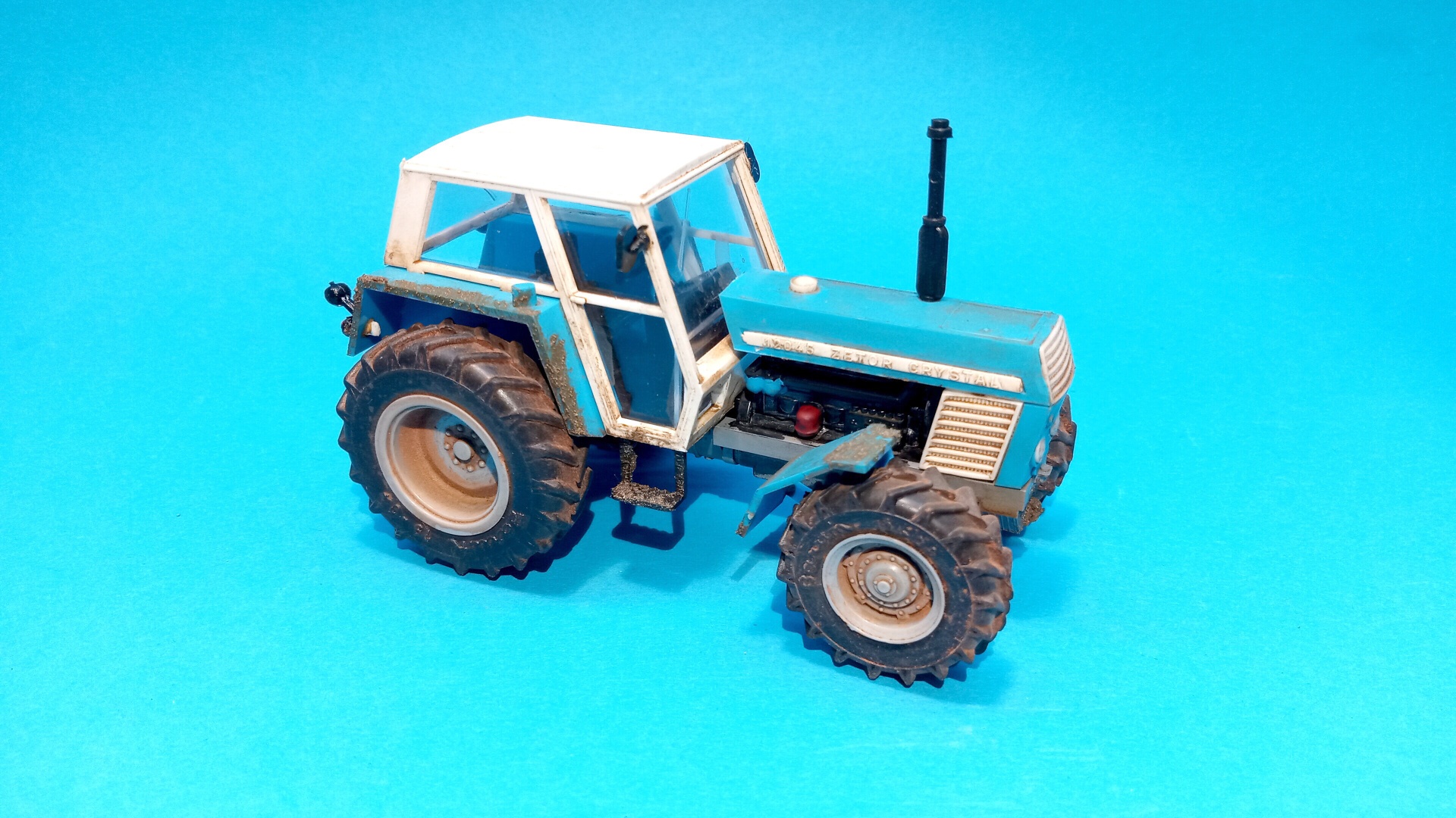 1:43 - traktor Zetor Crystal 12045 - PATINA