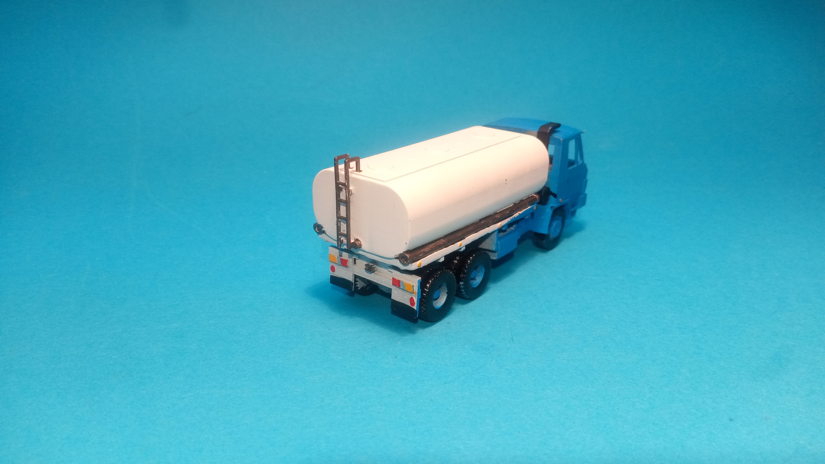 TATRA 815 6x6 cisterna - 1:87